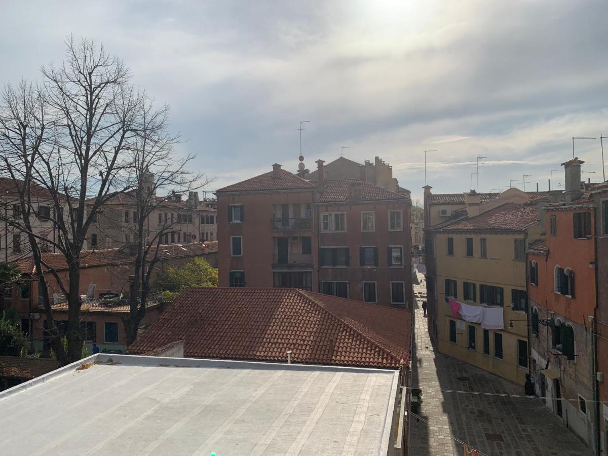 In The Centre - Giardini Biennale Apartment Venice Luaran gambar